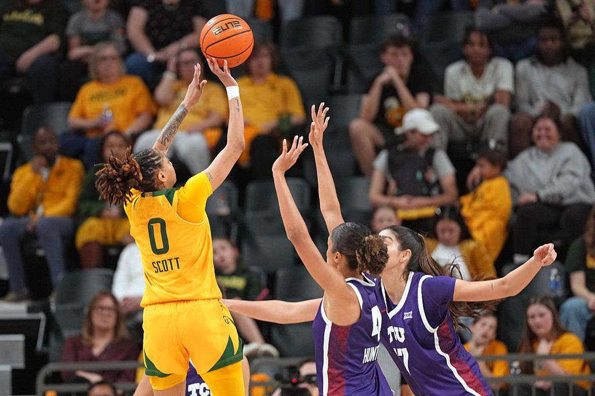 WACO, TEXAS - FEBRUARY 12: Taliah Scott #0 of the Baylor Bears shoots over Donovyn Hunter #4 and Clara Silva #17 of the TCU Horned Frogs during the second half at Foster Pavilion on February 12, 2026 in Waco, Texas. (Photo by Scott Wachter/Getty Images)