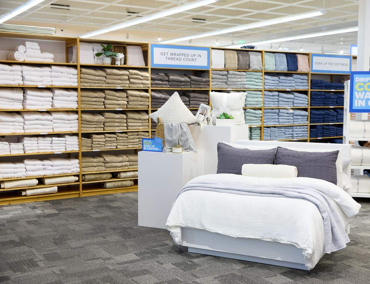 Iconic towel wall is back at the first co-branded The Container Store + Bed Bath & Beyond in Fort Worth, Texas.