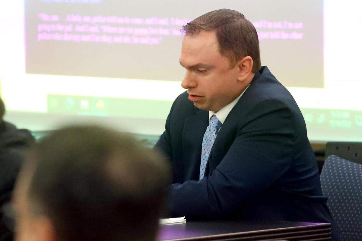 Aaron Dean reacts as defense attorney Bob Gill gives his closing argument during Dean’s trial Dec. 14 in Fort Worth.