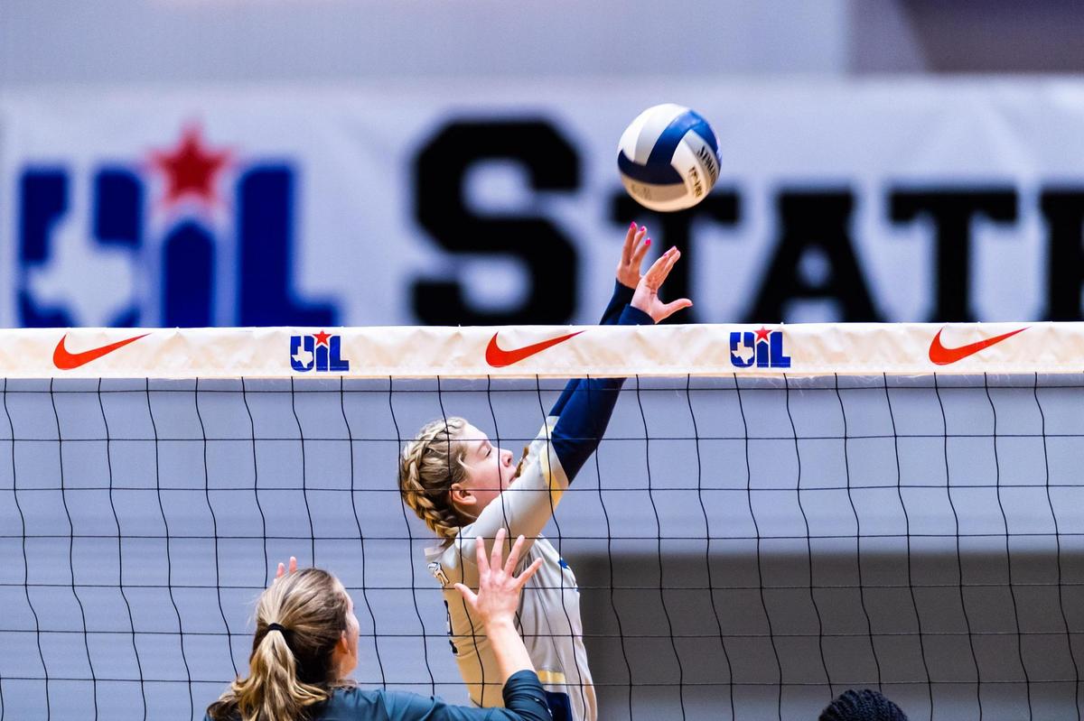 Taylor Polivka (2) sets during the 6A state semifinal game between Keller and Fort Bend Ridge Point at the Curtis Culwell Center in Garland on November 19, 2021. Photo by Matt Smith. Special to the Star-Telegram.