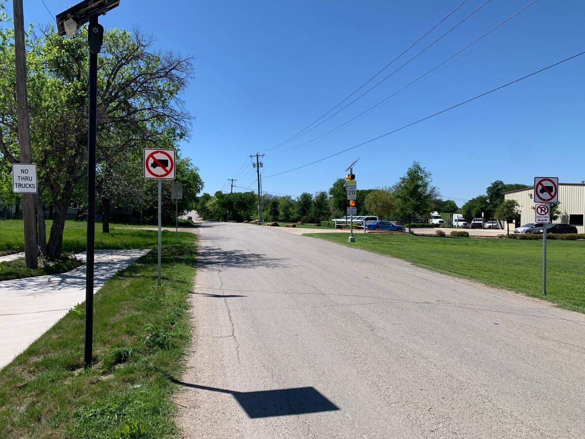 Two no-truck signs planted along David Strickland Road in Echo Heights. A few hundred feet beyond the warnings sits W.M. Green Elementary (and, just before it, a truck repair shop).