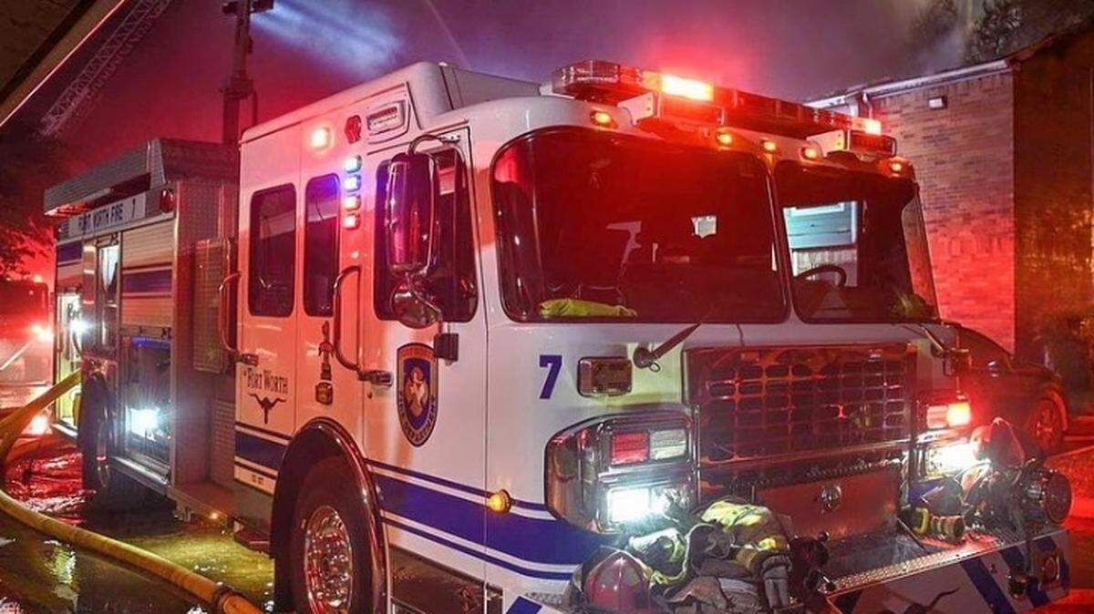 Fort Worth firefighters found the body of a man early Wednesday in a burned outbuilding in north Fort Worth, authorities said.