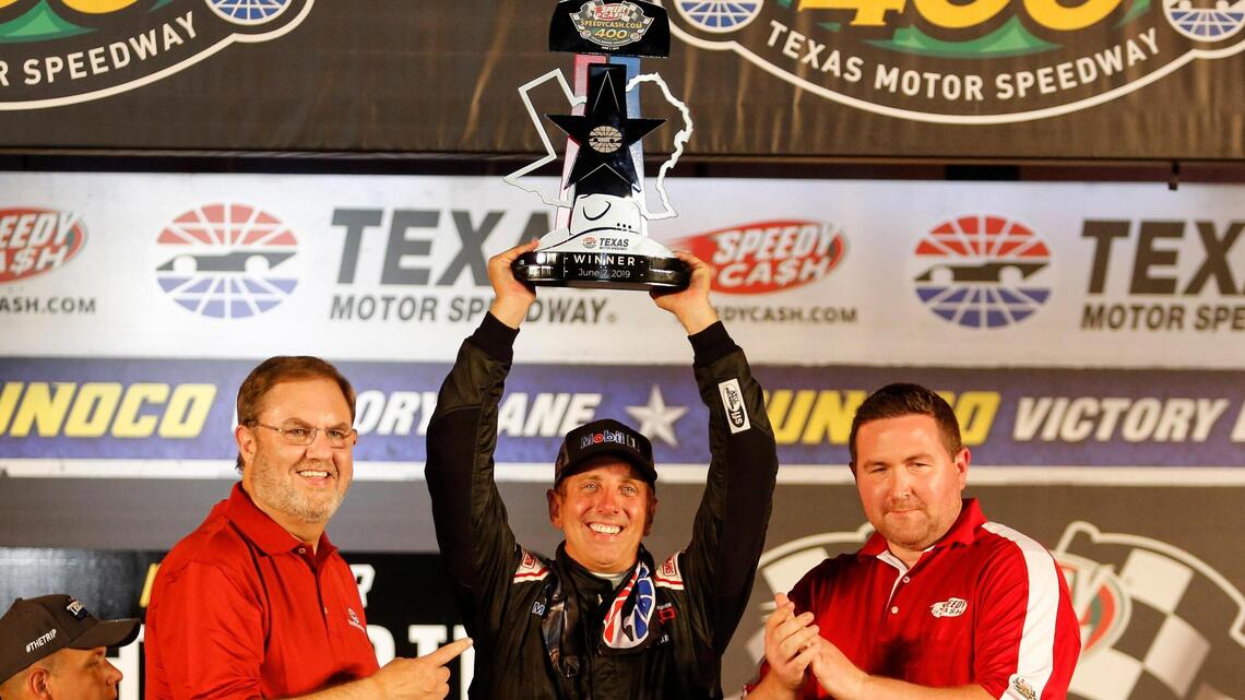 Biffle shocks field, wins trucks race at TMS while surviving a record 13 cautions