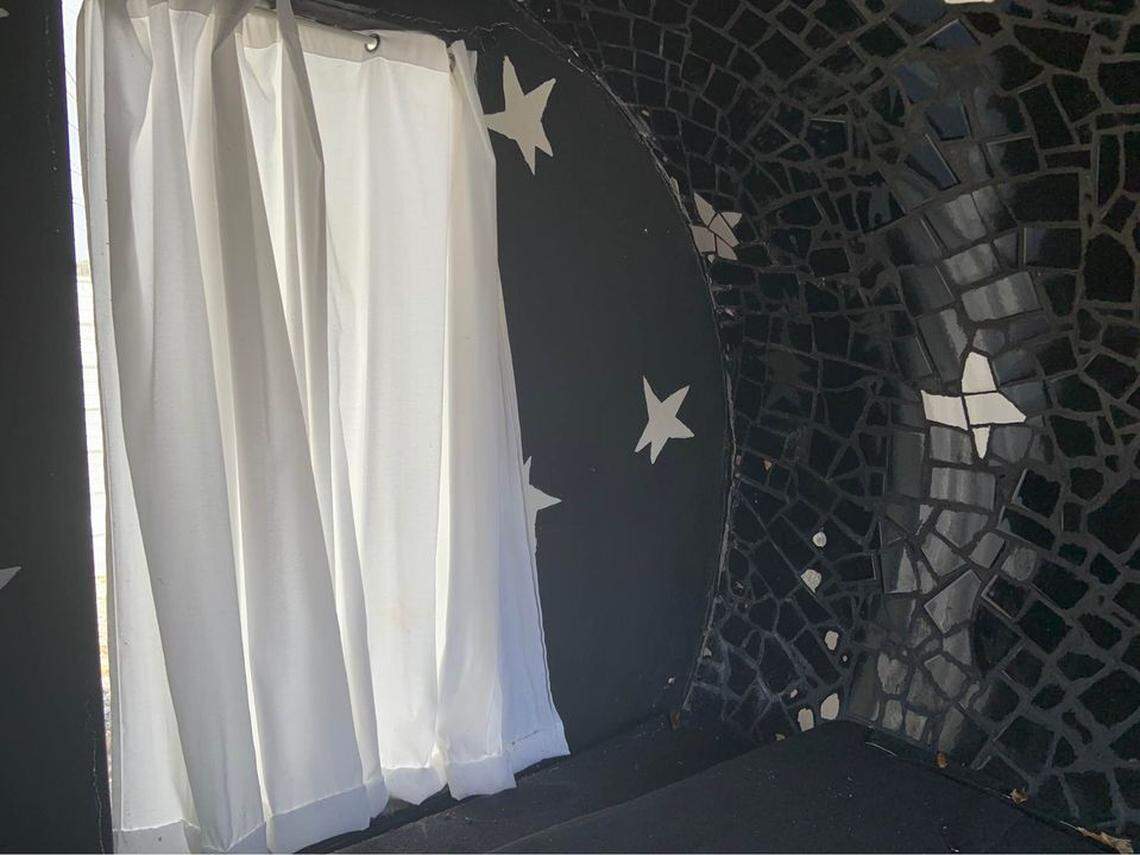 Details on interior of pipe