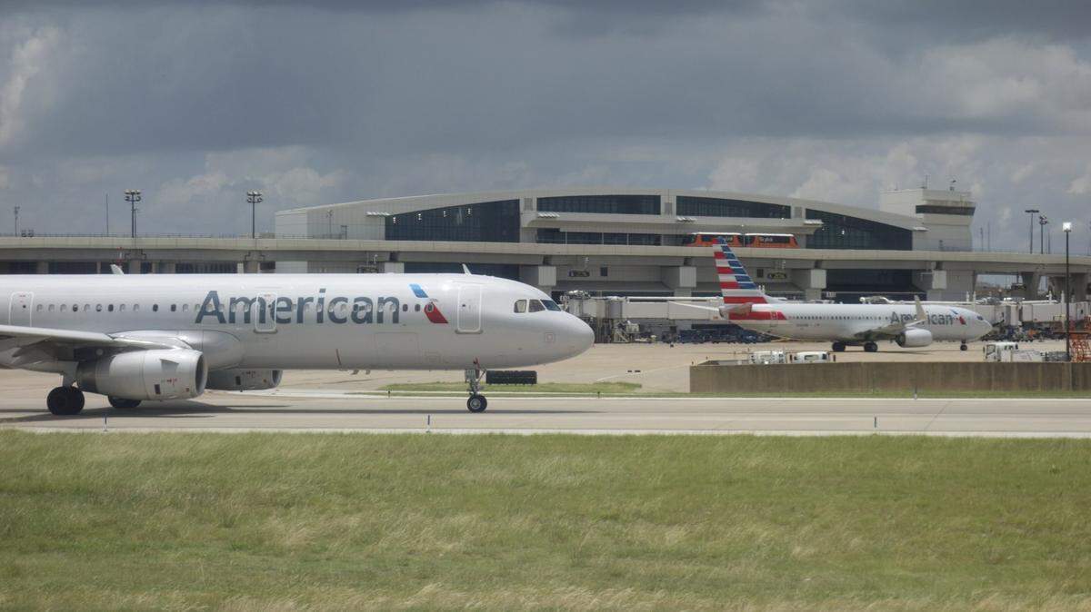 A reported threat Sunday morning forced the three-hour closure of one runway at Albuquerque International Sunport, but had next to no impact on air traffic beyond the American Airlines return flight.
