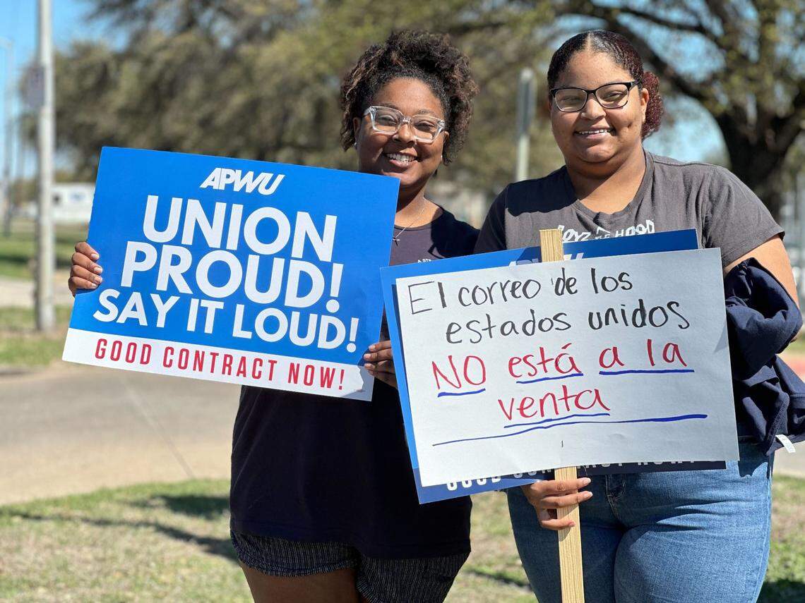 Jennea Williams, 22, (left) and Jekenzie Williams, 18, (right) came to a protest on Thursday to support their grandparents, who worked at the U.S. Postal Service.