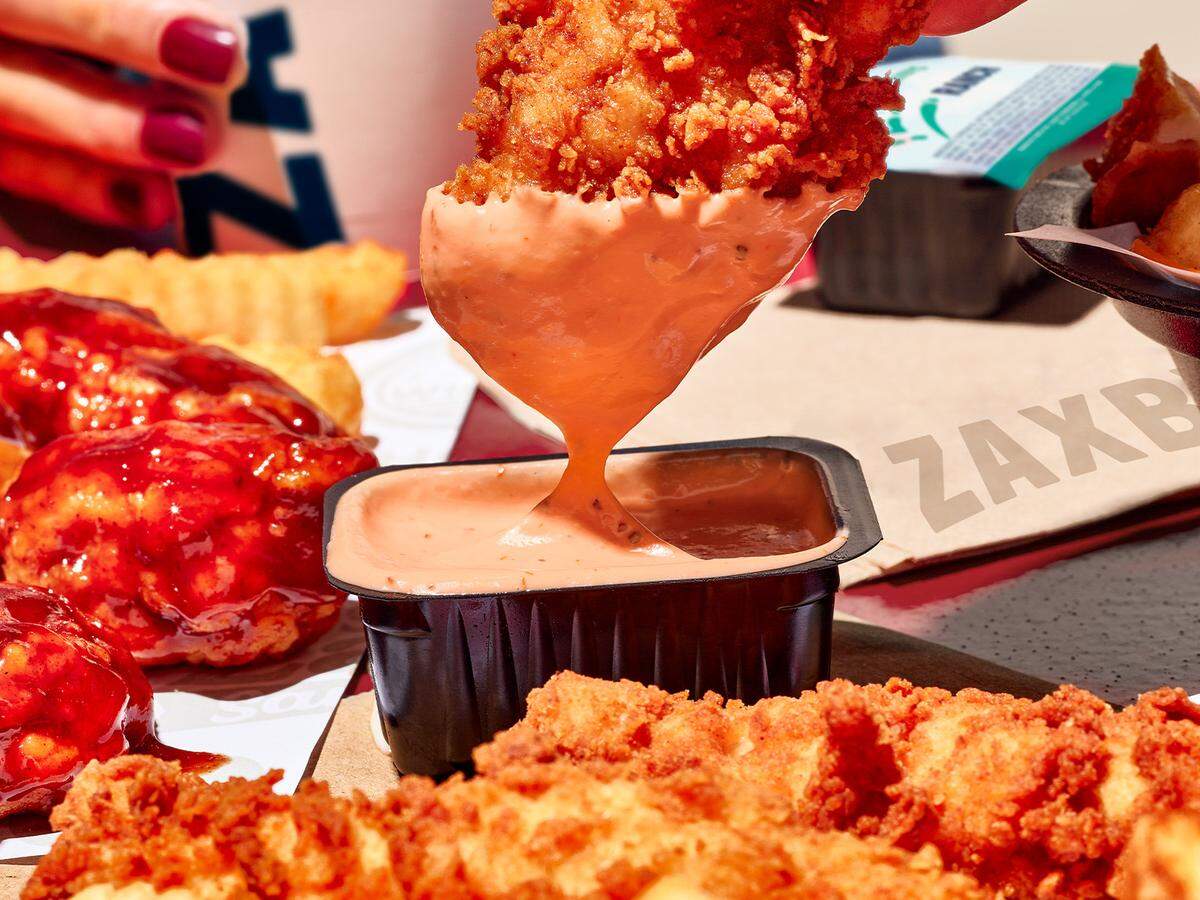 Zaxby’s offers chicken tenders, chicken wings and chicken sandwiches with special sauce.