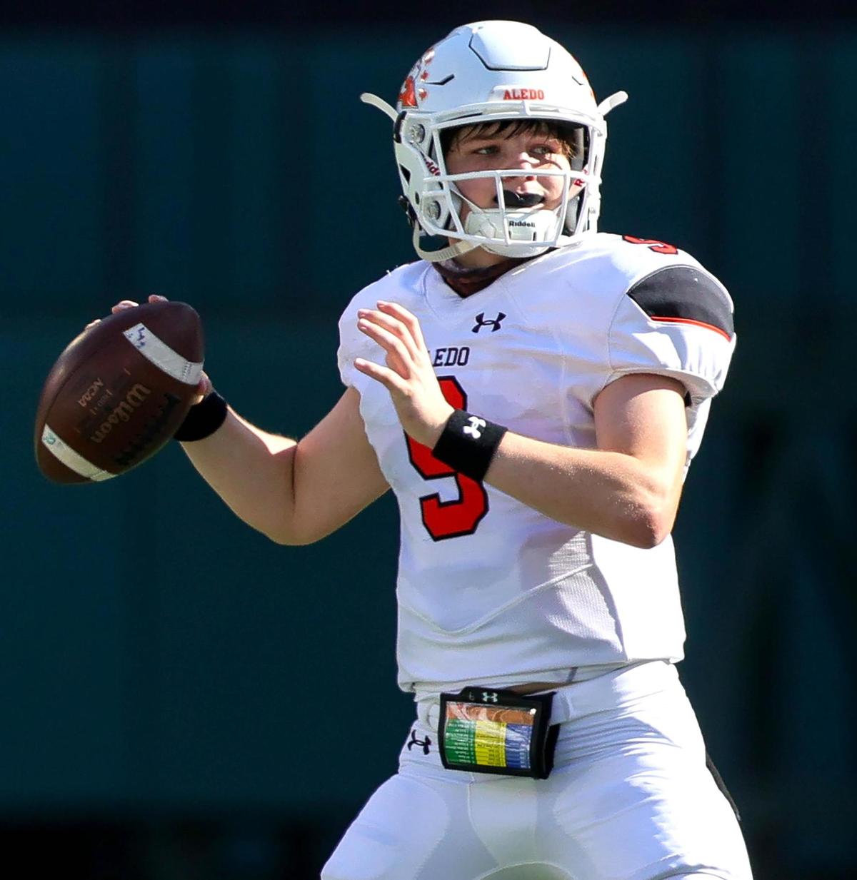 Aledo quarterback Brant Hayden looks to pass against Weatherford during the first half, Saturday afternoon, Sepember 26, 2020 played at Globe Life Park in Arlington, TX (Steve Nurenberg Special to the Star-Telegram)
