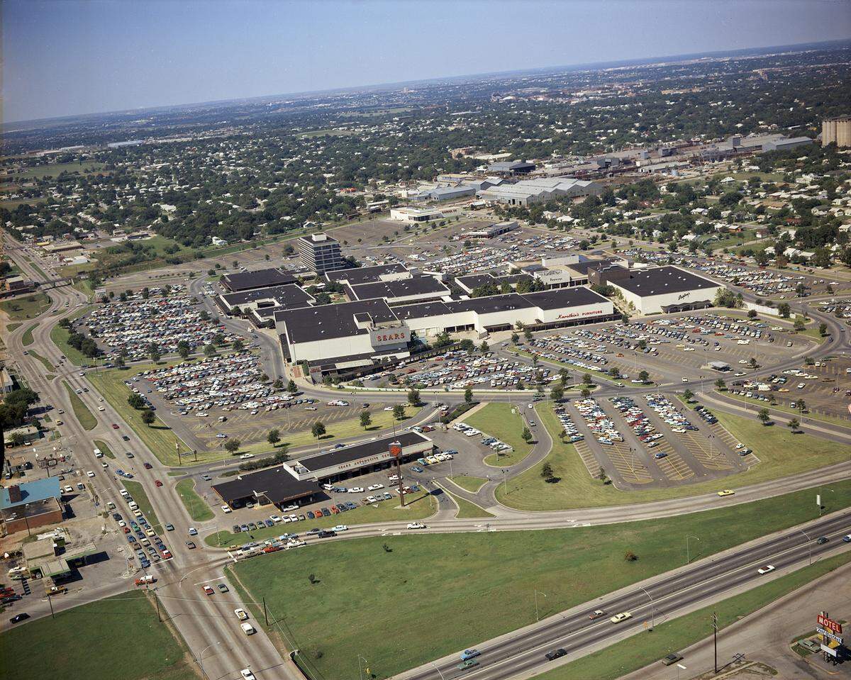 An aerial view of the Seminary South shopping center in Fort Worth on Sept. 29, 1973.