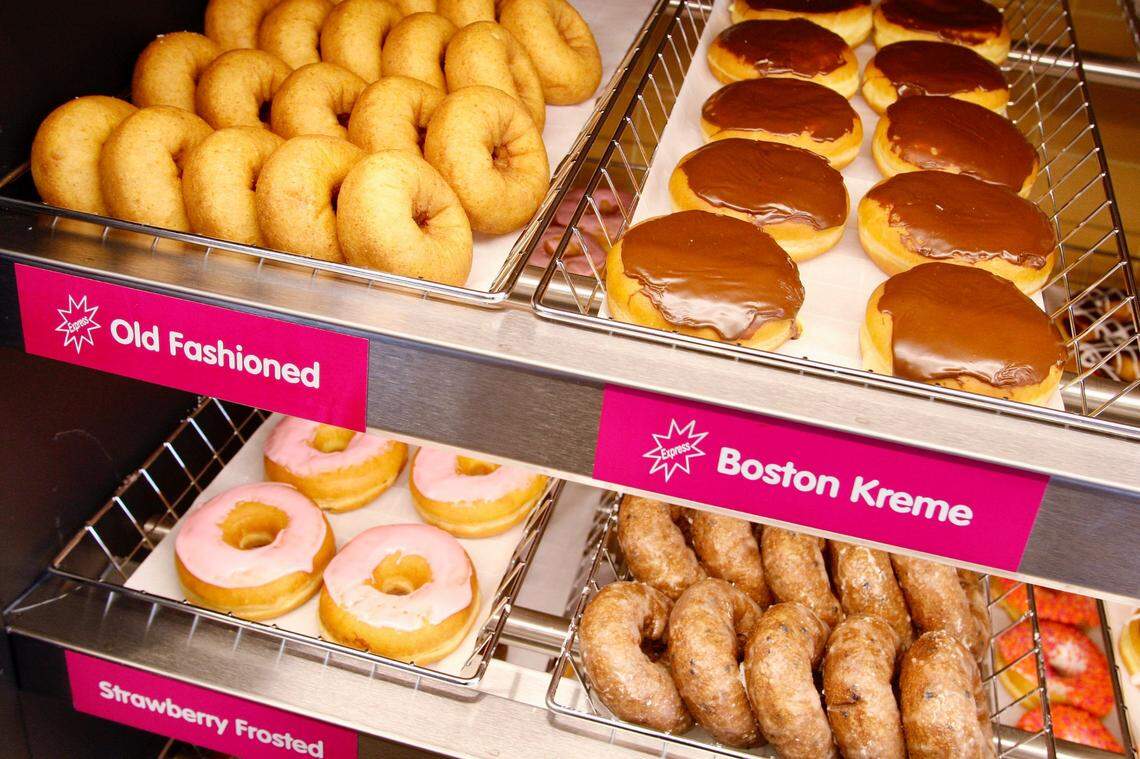 More doughnuts and coffee are coming to Richmond Road: A Dunkin’ will be going in where LaRosa’s just closed.