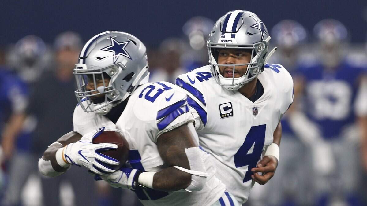 Cowboys quarterback Dak Prescott hands the ball to running back Ezekiel Elliott against the Giants Sunday night. The duo combined for 124 yards rushing in the 20-13 win.