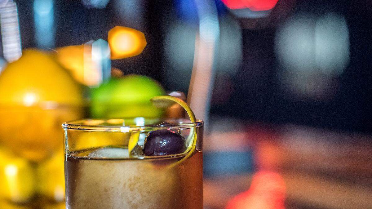 Establishments holding mixed beverage and private club permits can sell alcohol such as mixed drinks, wine, beer and malt beverages with food orders.