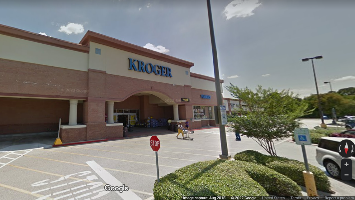 A woman was loading groceries outside of Kroger when a man stole her purse, police in Texas said.