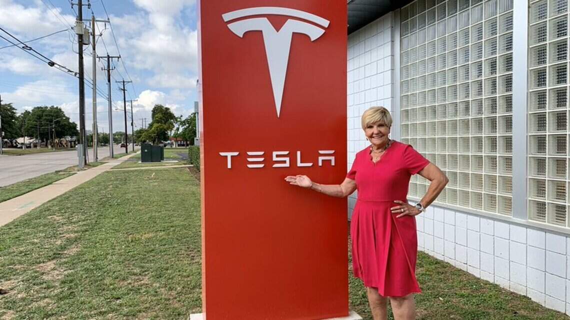 ‘Cali is so yesterday,’ Fort Worth mayor tweets to Elon Musk in pitch for Tesla move