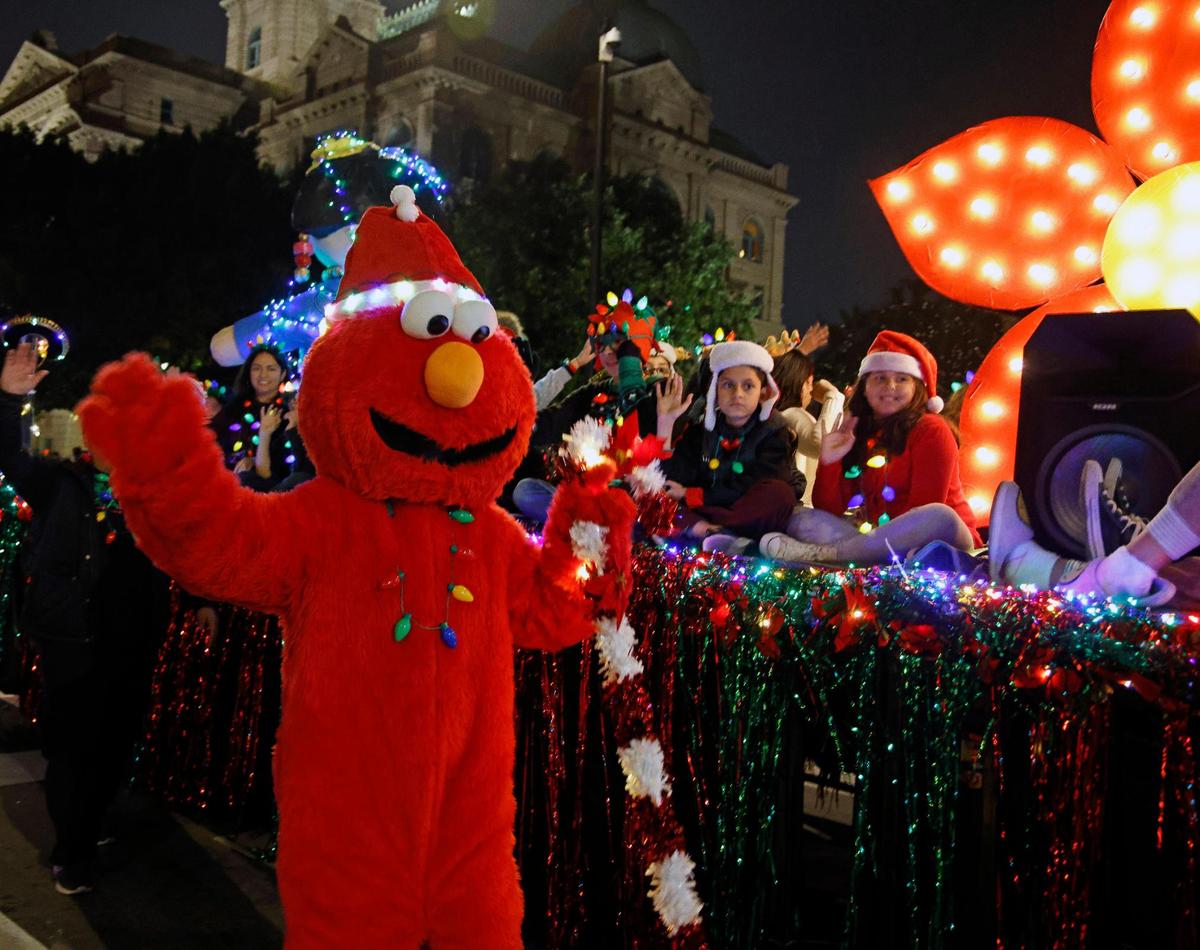 The float for Artes de Rosa passes during the 2023 GM Financial Parade of Lights.