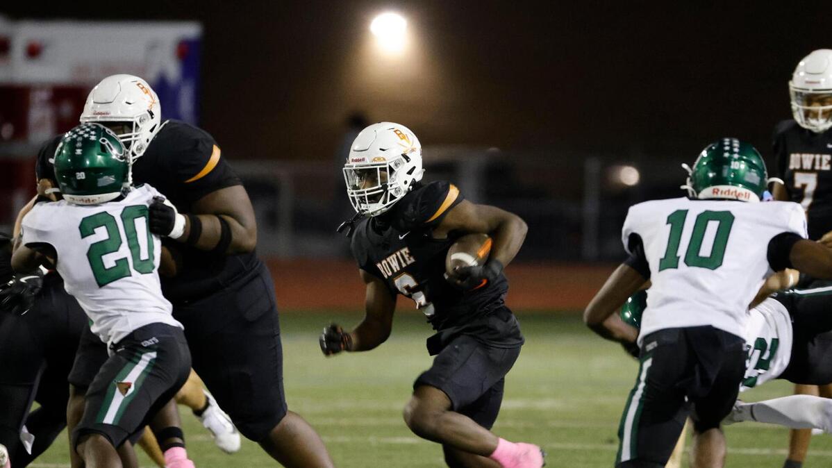 Bowie running back Darrion Bowers (6) runs down the line of scrimmage looking for a hole during a District 8-6A football game at C.H. Wilemon Field in Arlington, Texas, Friday, Oct. 18, 2024.