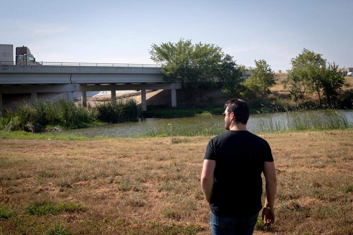 Private investigator Matt Budjenska arrives on July 13, 2022, at the site where Robert Matt Kevil Jr.’s body is estimated to have been found after Kevil was stabbed to death in 1977 in Tarrant County, Texas. His body was found in a ditch off Interstate 35W, just south of the Denton County line.