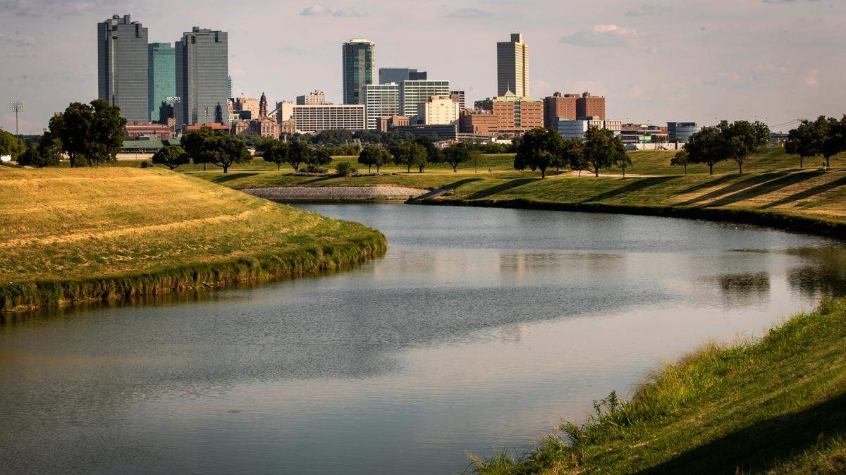 The Tarrant Regional Water District, which supplies raw water and controls flooding, is looking for a new general manager.