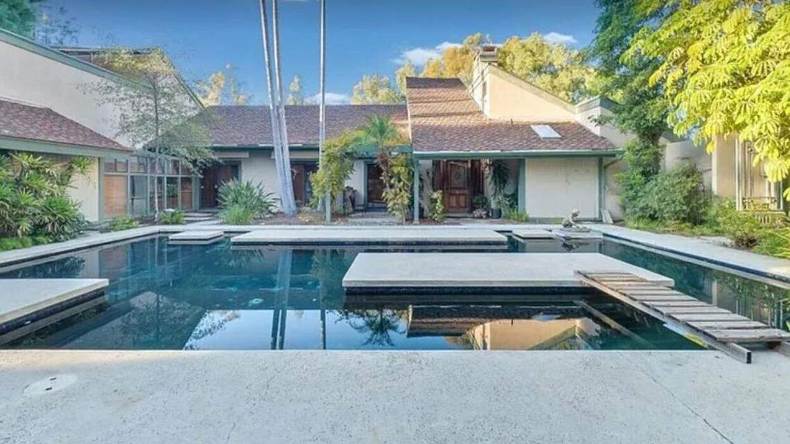 The inside of this home for sale in California gives mixed vibes. A ‘cat walk’ room?