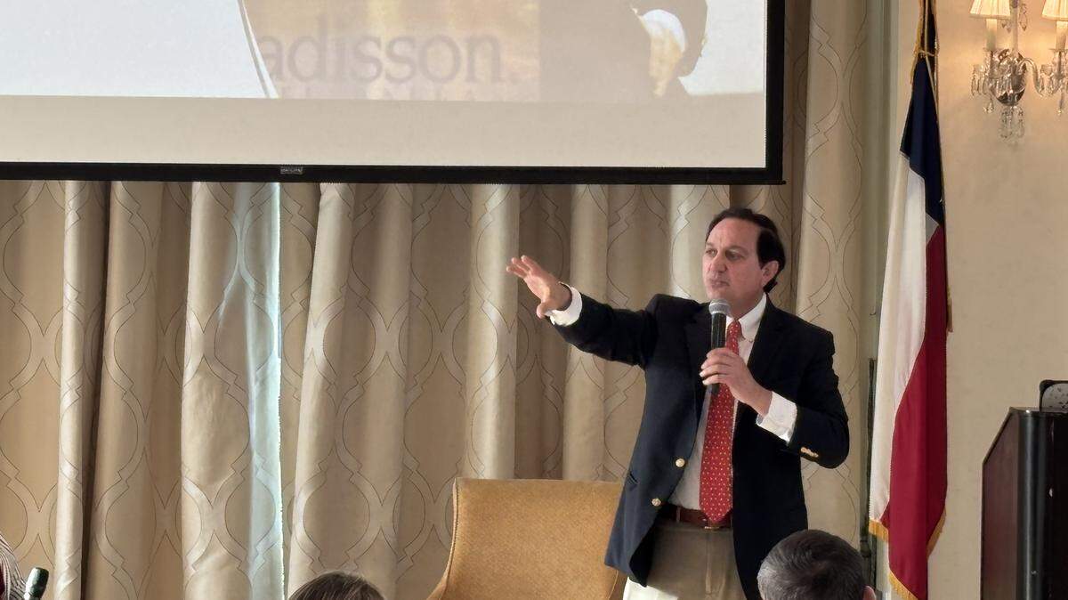 Steve Munisteri, Gov. Greg Abbott’s senior adviser and policy director, warned Tarrant County Republicans that if they don’t act, Texas will turn blue. He spoke at two Tarrant Republican club meetings on May 6, 2026.