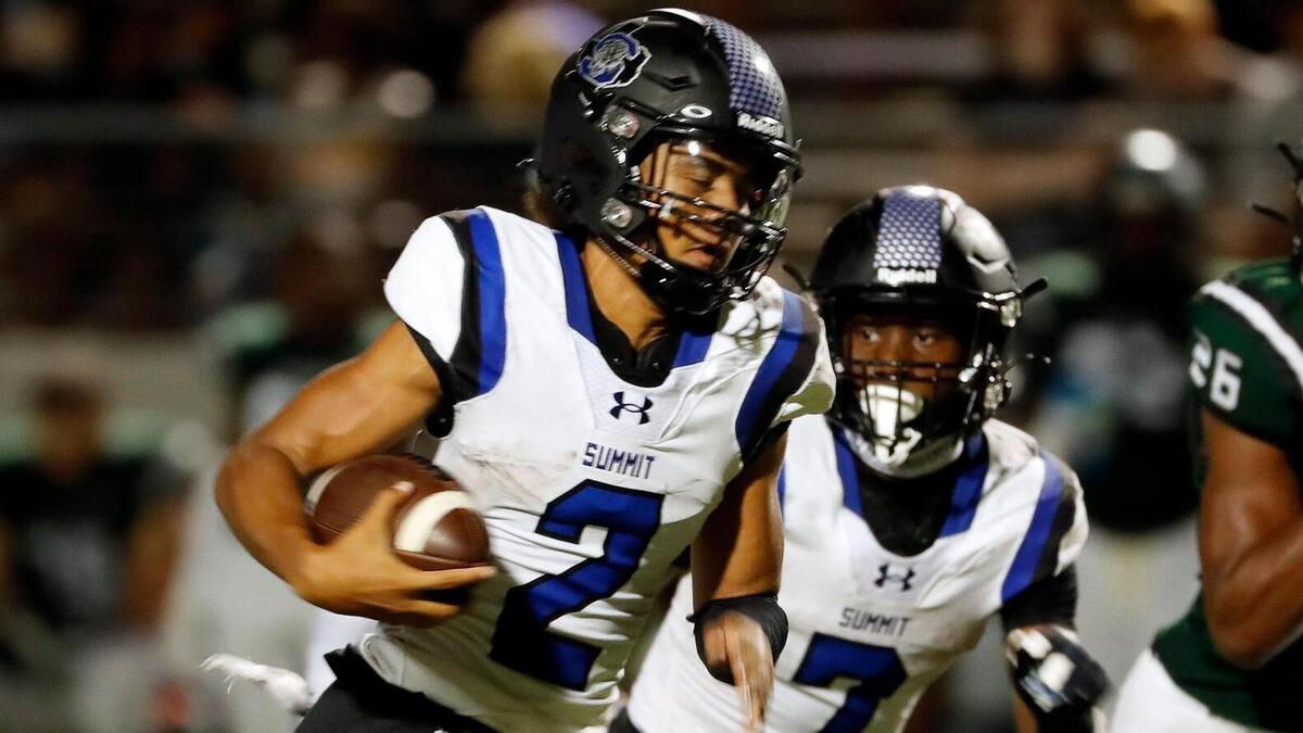 Mansfield Summit edged out Arlington Seguin 35-27 on Tuesday.