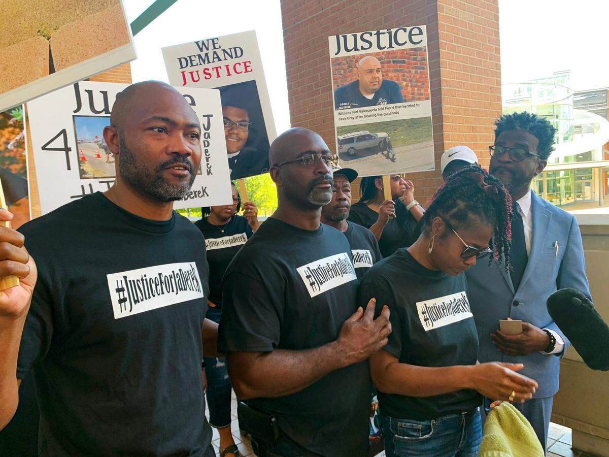 JaDerek Gray was fatally shot in 2021. Police said the shooter acted in self-defense and was justified, and the case against the shooter was dismissed. Gray’s family said the Tarrant County District Attorney refuses to explain why the case was dropped, and they gathered outside the Tim Curry Justice Center on Monday to demand answers.