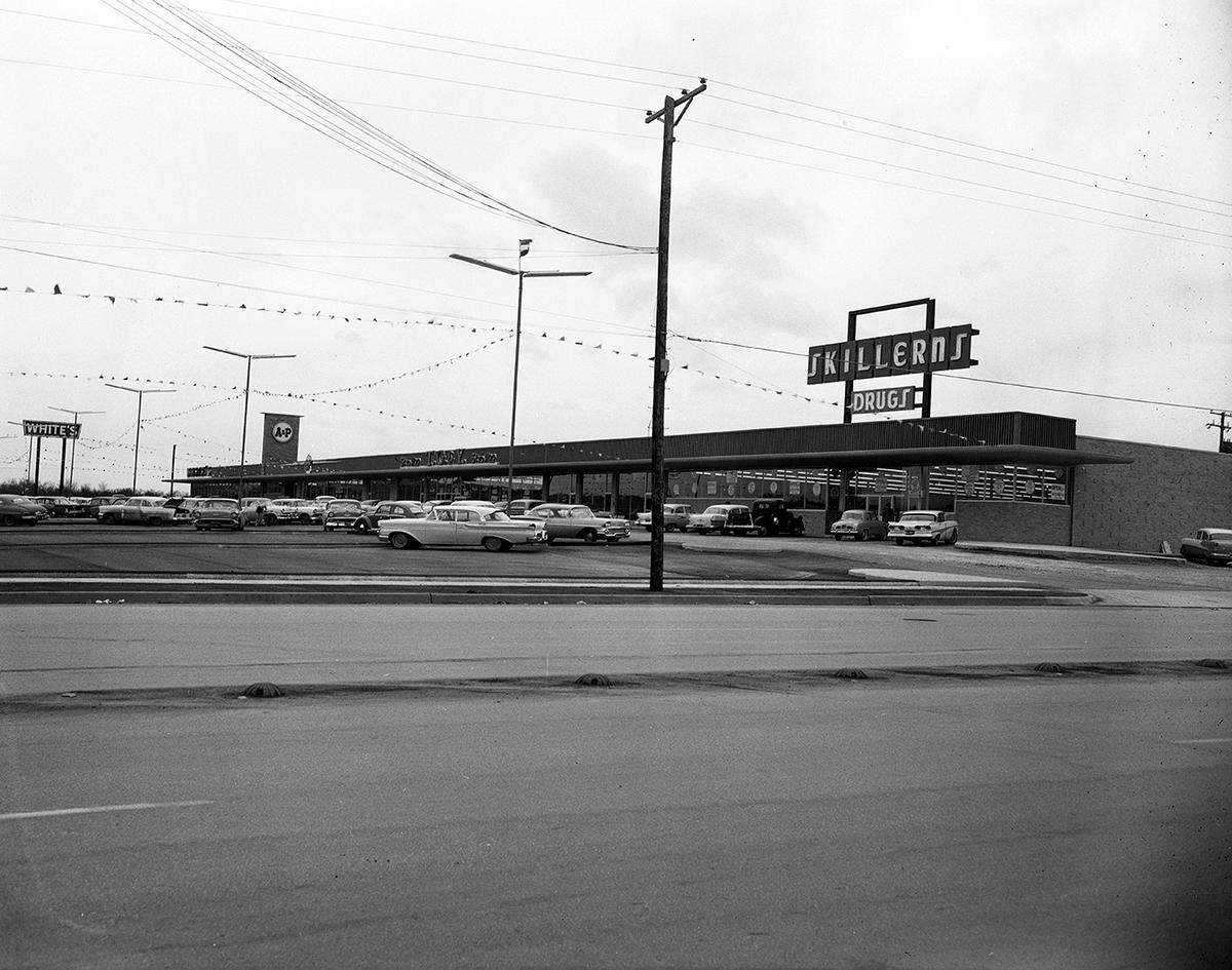 Feb. 10, 1959: Towne Plaza South Shopping Center’s formal opening at South Riverside Drive and East Berry Street.