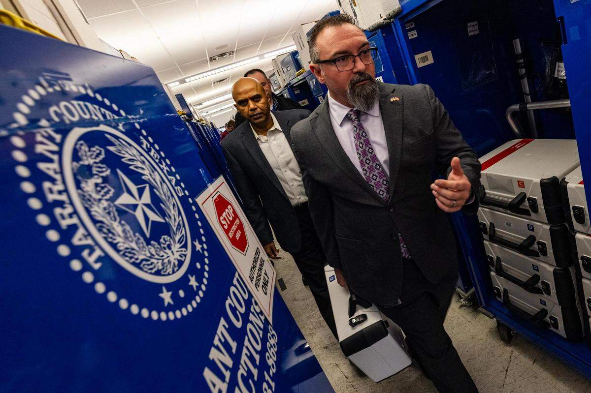 Tarrant County elections adminstrator Clint Ludwig oversaw the testing of voting equipment on Thursday.