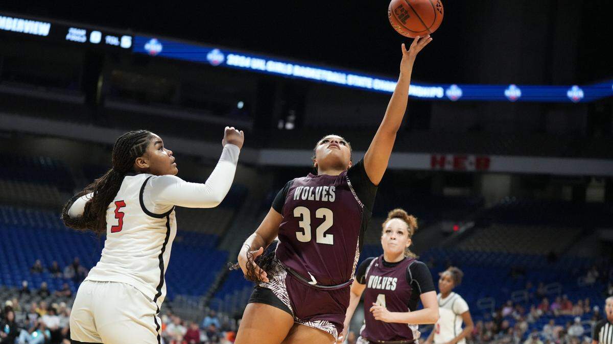 Mansfield Timberview forward Emilee Jones is a member of the 2023-24 Fort Worth All-Area First Team.