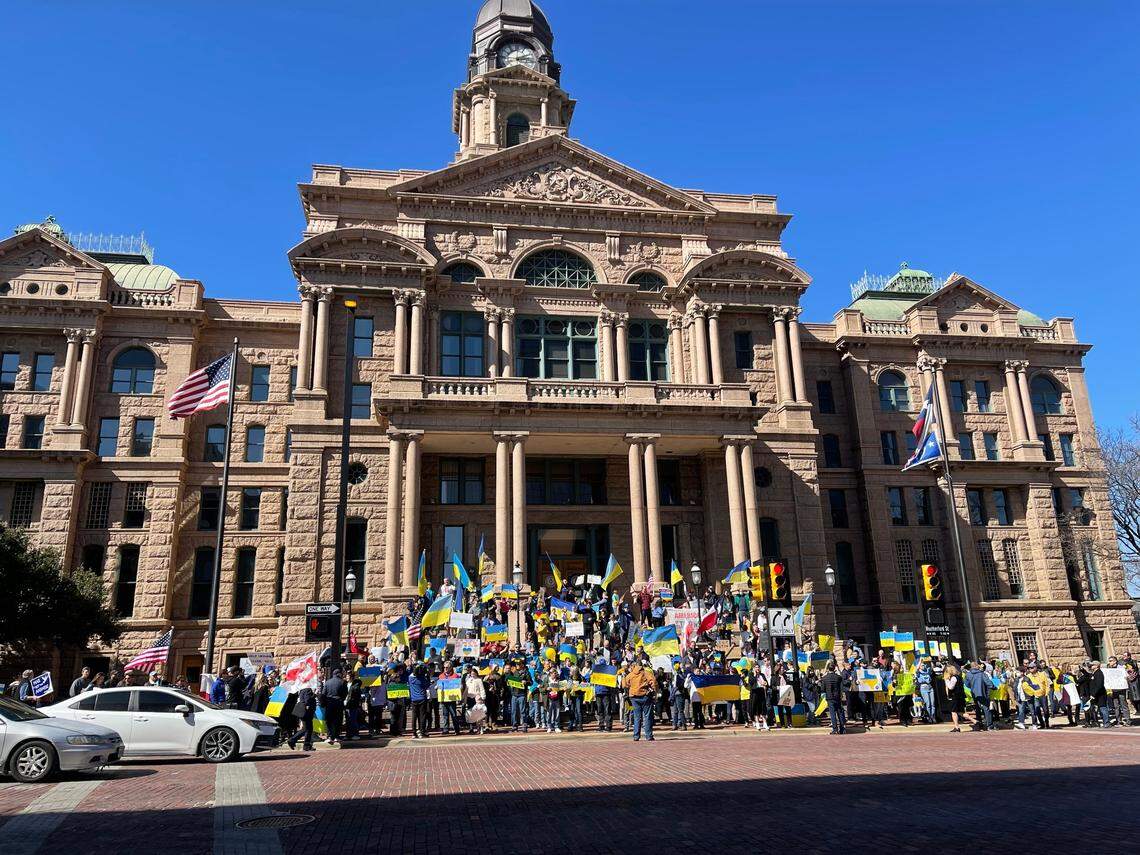 Hundreds of people, including families with children, gathered outside the Tarrant County Courthouse recently to show support for Ukraine after Russia’s invasion.