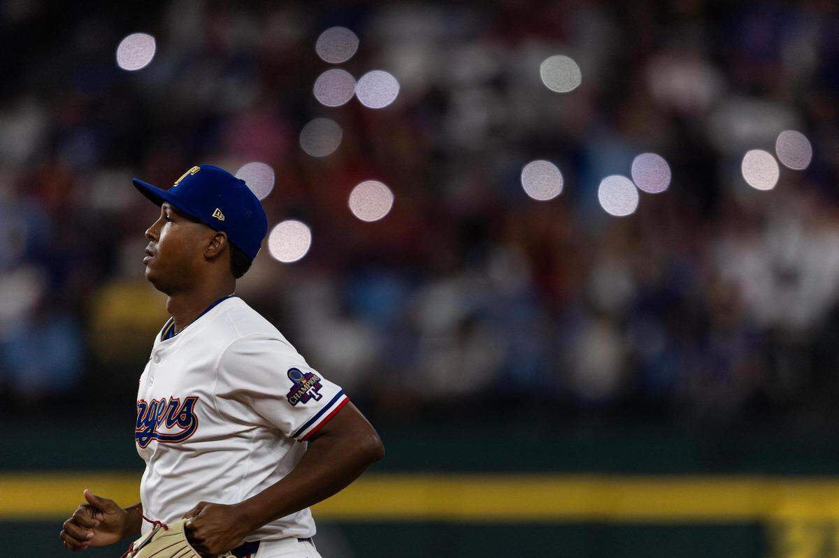 Texas Rangers relief pitcher Jose Leclerc (25) comes out of the bullpen to pitch during the ninth inning in their season opener at Globe Life Field in Arlington on Thursday, March 28, 2024.