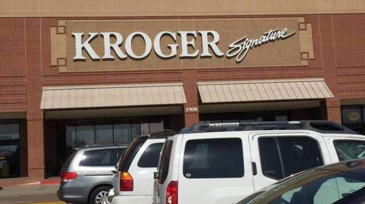 A warehouse that supplies Kroger stores in Dallas-Fort Worth is laying off about 690 people, according to the Dallas Morning News.