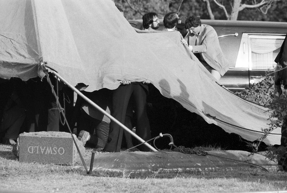 Oct. 4, 1981: The casket containing Lee Harvey Oswald’s remains for 18 years was exhumed and moved into the privacy of a tent at Rose Hill Memorial Park in Fort Worth before it was taken to Dallas for an autopsy.