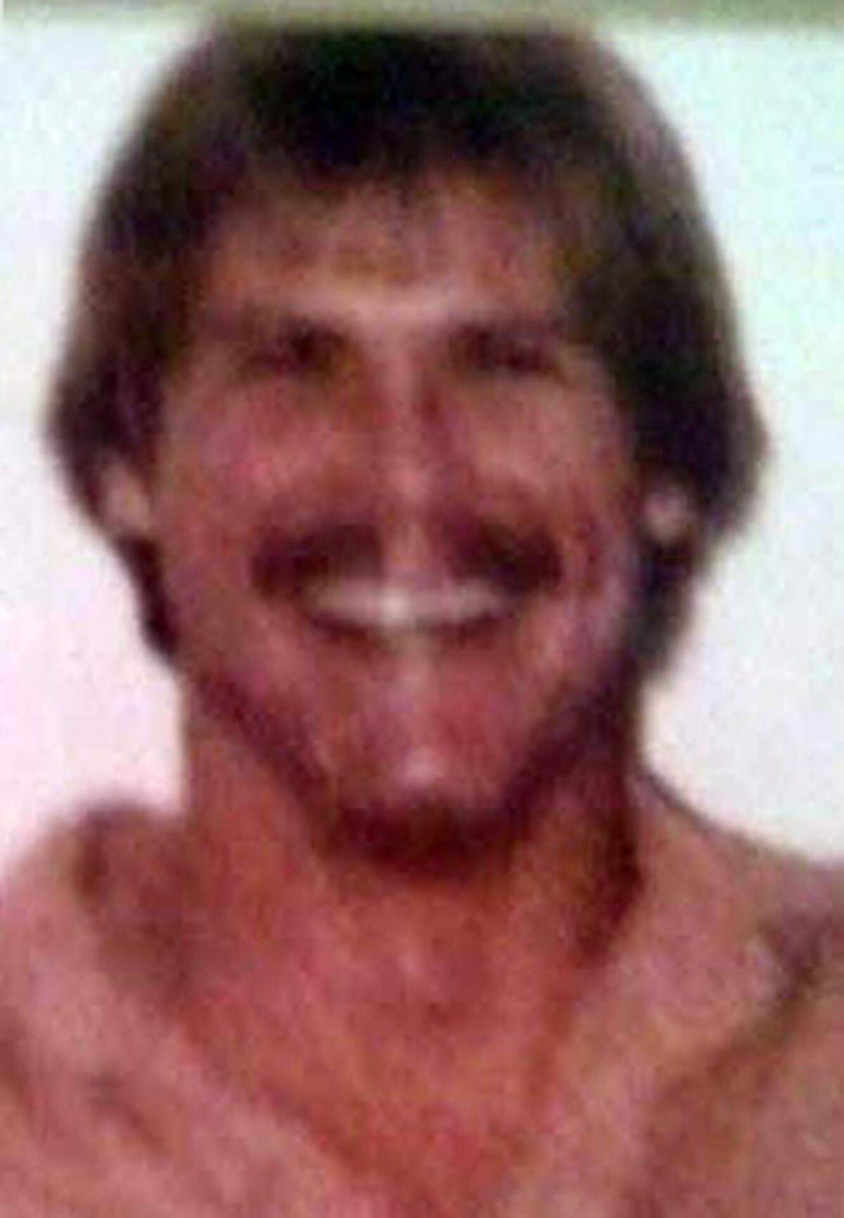 Lee Grady Russell died of a gunshot wound in 1981.