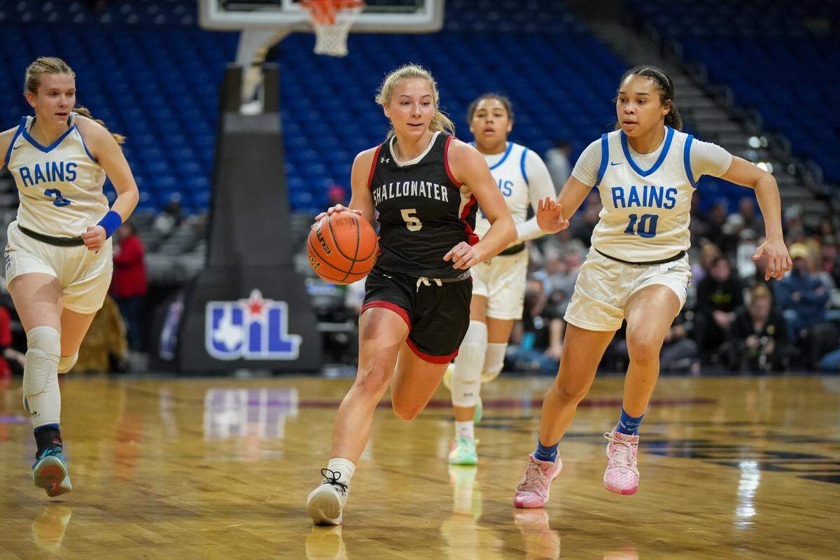 Shallowater’s Maggie Grimes (5) races down court ahead of Emory Rains defenders Jaycee Phillips (10) and Caroline Piles (3) in a Class 3A state semifinal on Thursday, February 29, 2024 at the Alamodome in San Antonio, Texas. The Lady Cats were chasing Shallowater all game as the Fillies stunned No. 3 Rains 59-47.