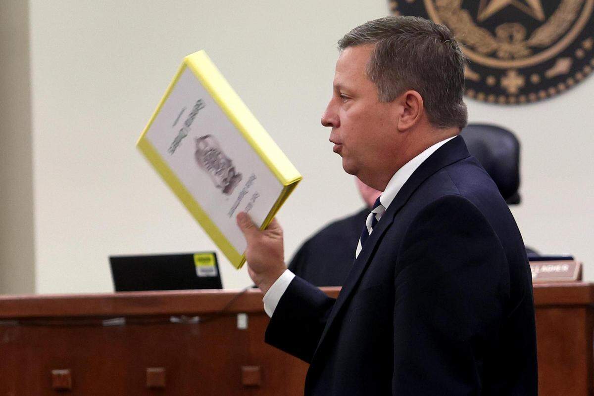 Attorney Miles Brissette gives the opening statement for the defense in the murder trial of Aaron Dean on Monday.