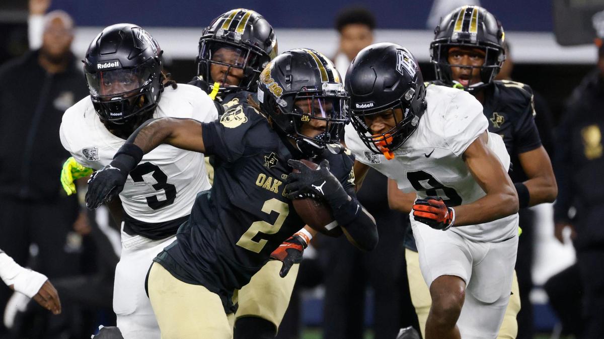 South Oak Cliff running back Mikail Trotter (2) runs away from the pack during the UIL 5A D2 State Championship football game at AT&T Stadium in Arlington, Texas, Friday, Dec. 20, 2024.