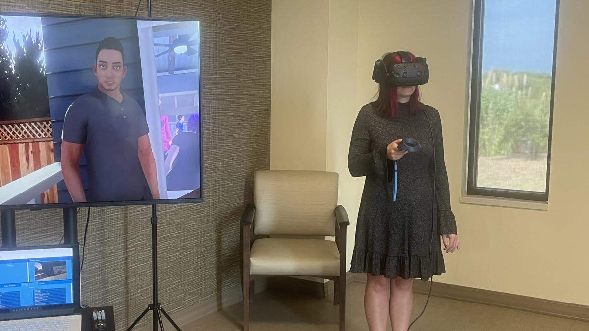 Holli Hammer, the director of nursing at Texas Health’s Addiction Recovery Center, demonstrates the VR headset that is used to help people in recovery practice sobriety.