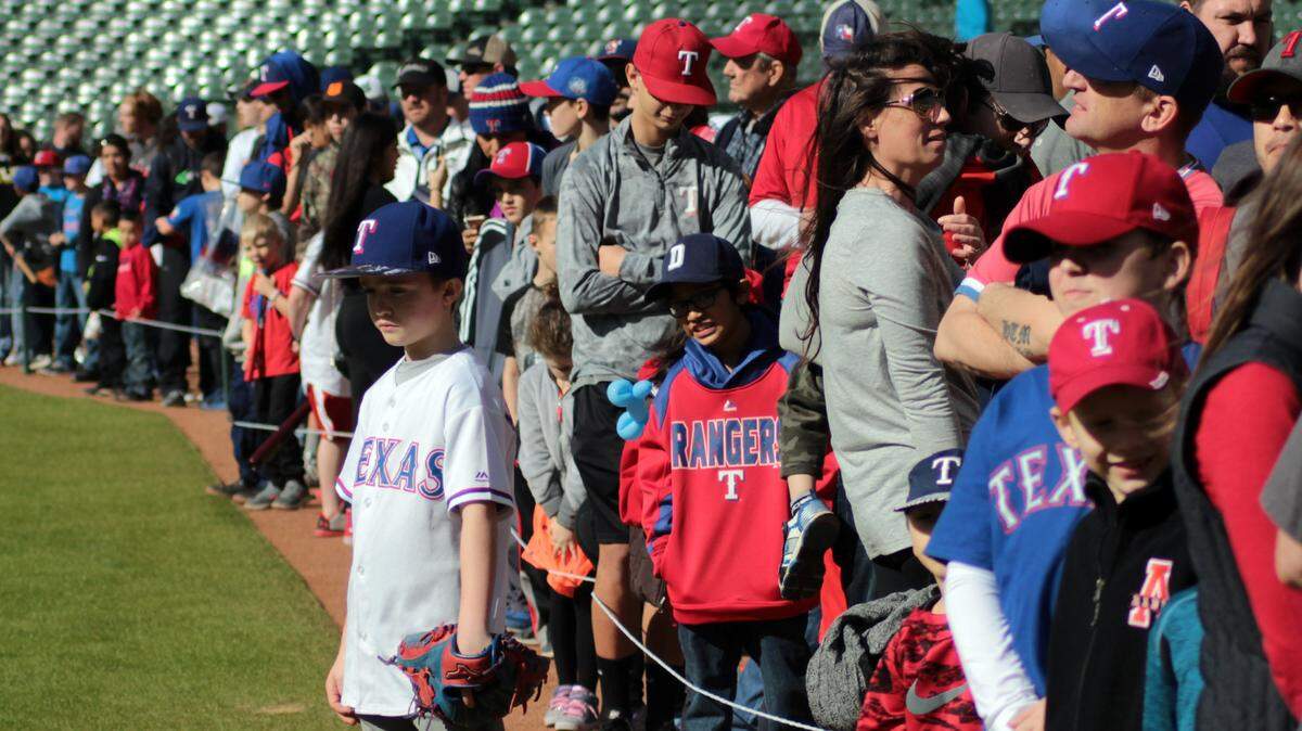 Texas Rangers fans wait for autographs during Fan Fest at Globe Life Park in Arlington on Jan. 20, 2018.