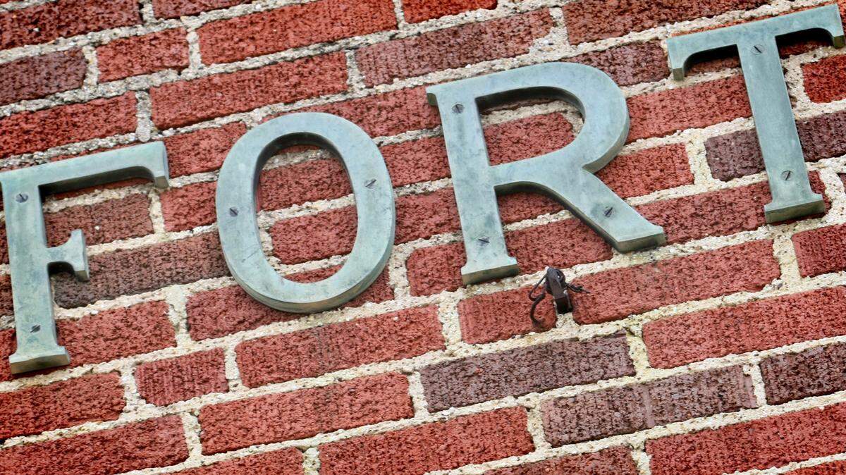 Letters spelling “Fort Worth Recreation Building” still hang above the front door of the old West Vickery Boulevard city gym, built in 1927. (Fort Worth Star-Telegram/Paul Moseley)
