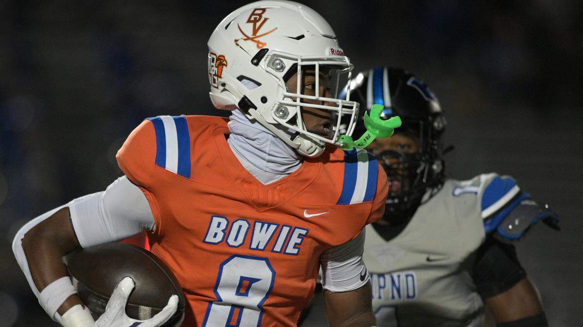 Bowie Volunteer wide receiver Dilon Tallie (8) is signing with Bowling Green.