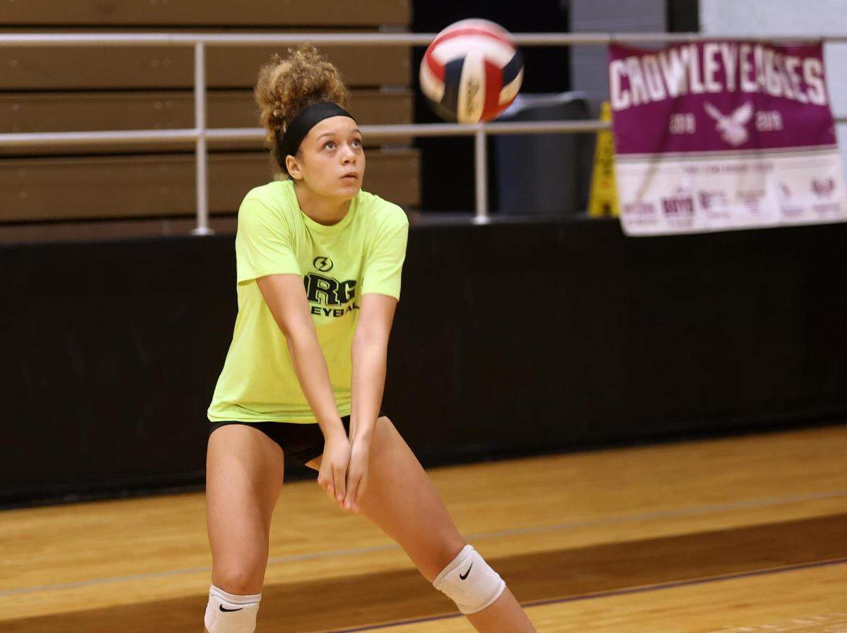 Crowley junior Kinzley Riggins runs a drill during tryouts for the upcoming varsity team on Monday, August 1, 2022.