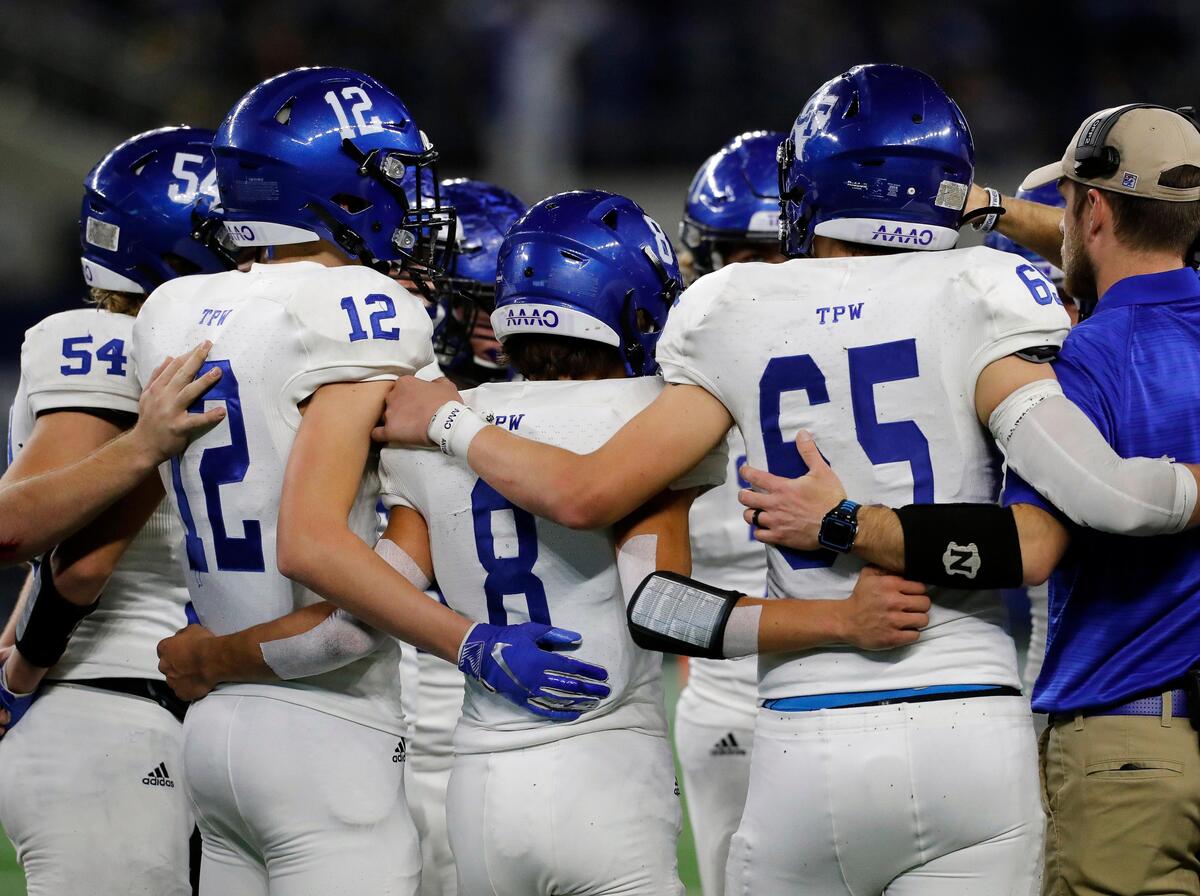 Gunter takes a time out during the first half of a conference 3A division II State Championship football game at AT&T in Arlington, Texas, Thursday, Dec. 19, 2019. The game was tied at 22 at the half. (Special to the Star-Telegram Bob Booth)