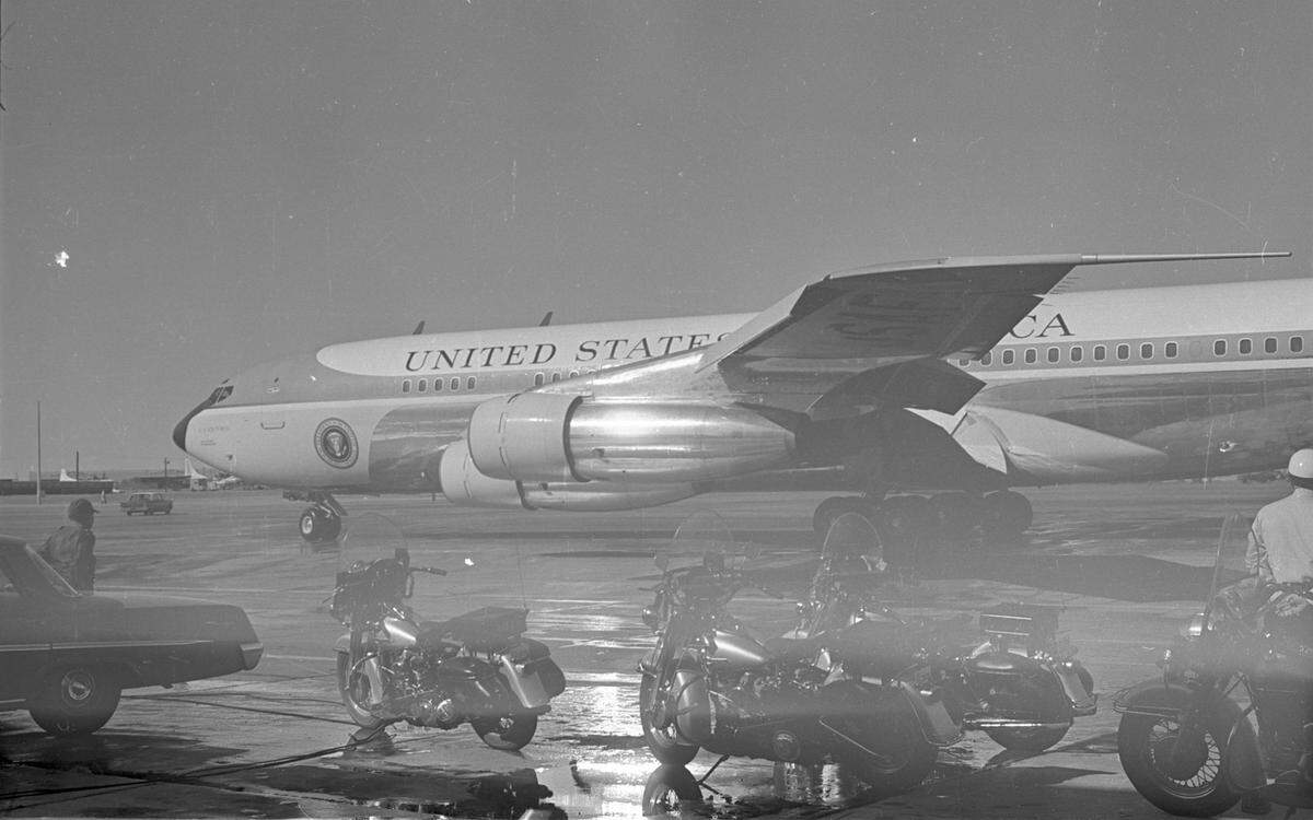 Air Force One at Carswell Air Force Base, John F. Kennedy’s visit to Fort Worth, 11/21-22/1963