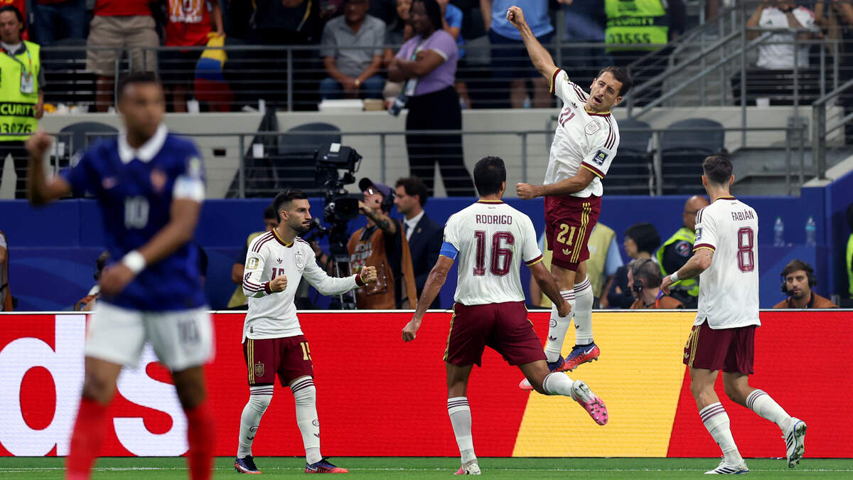 Spain celebrates a goal by forward Mikel Oyarzabal (21) during the first half of the 2026 FIFA World Cup semifinal against France and Spain on Tuesday, July 14, 2026, at Dallas Stadium in Arlington.