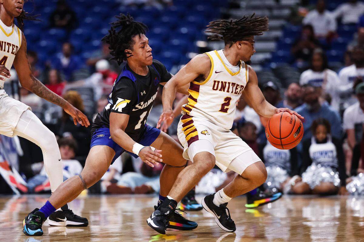 Mansfield Summit guard Sebastian Pena (11) defends a spinning Beaumont United guard in the Class 5A Division II state championship at The Alamodome in San Antonio, Texas, March 14, 2026.