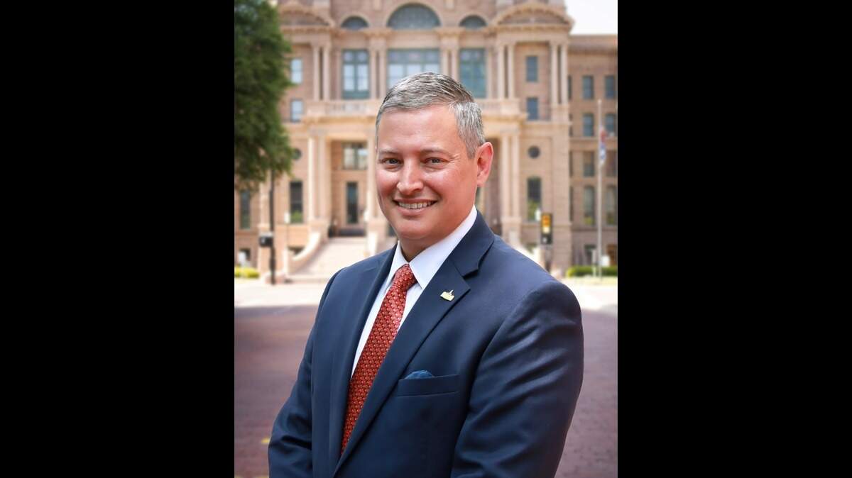 Tarrant County commissioners voted 4-1 to hire Chandler Merritt as the next county administrator Tuesday.
