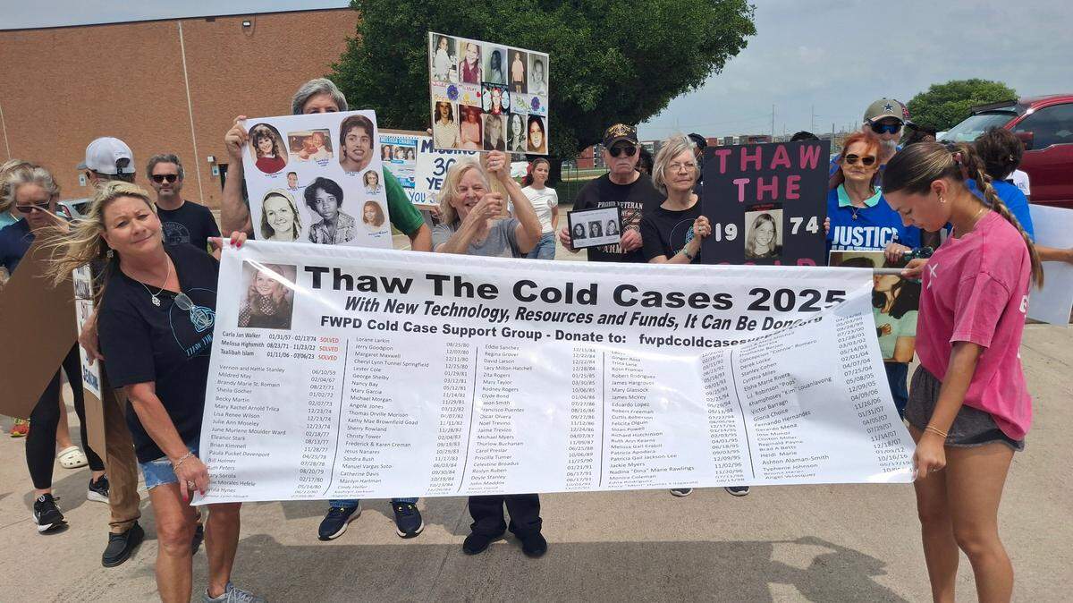 Dozens of Fort Worth cold case family members walked from the Charles H. Haws Athletic Center to the Tarrant County Courthouse on April 19 with photos of their loved ones. The group aims to raise awareness about the city’s nearly 1,000 unsolved homicides and call for more resources to investigate them