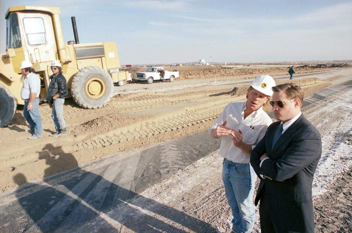 March 19, 1989: Ross Perot Jr., right, speaks with Jeff James, grandson of airport contractor for the construction at Alliance Airport in Fort Worth.