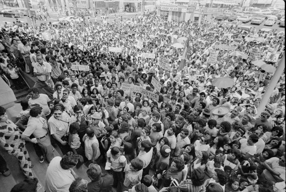 March participants gather in front of Dallas City Hall to hear Chicano community leaders on July 28, 1973.